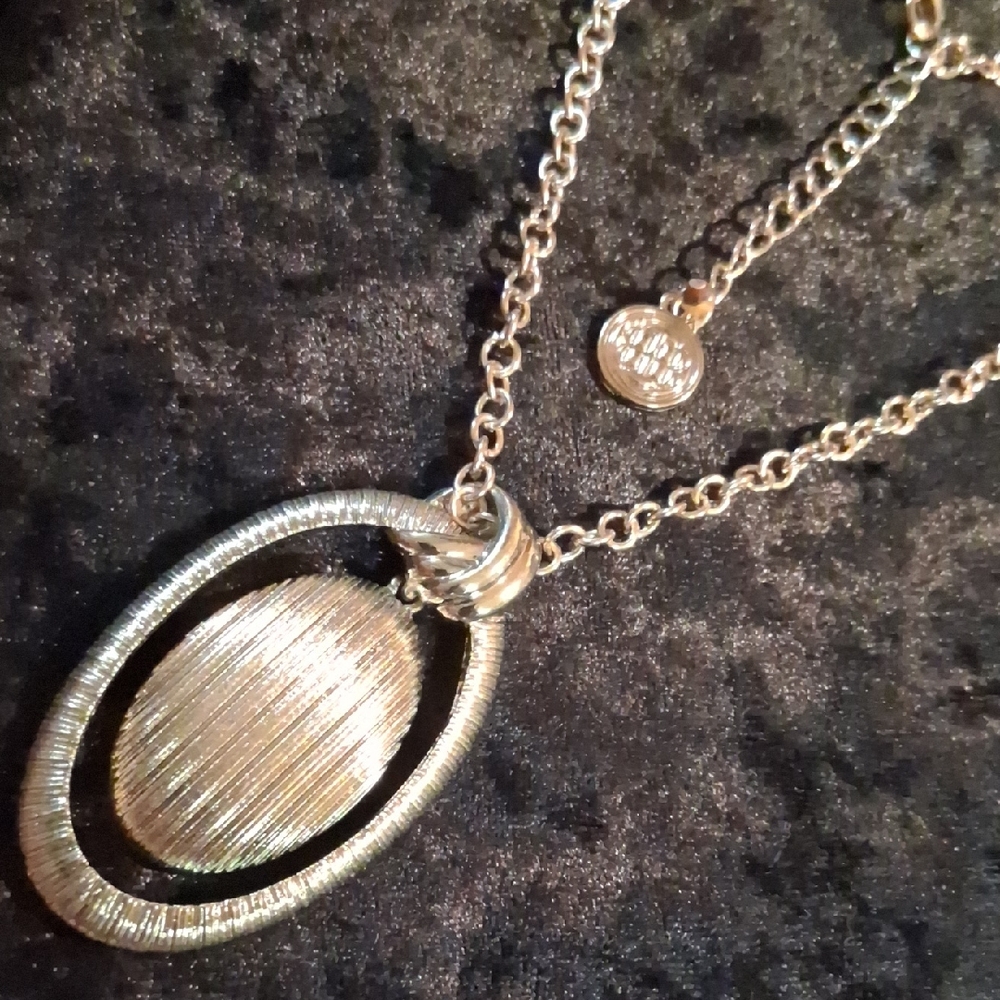 Baskin Brothers Gold Oval Pendant Necklace 18+2 In. Long.